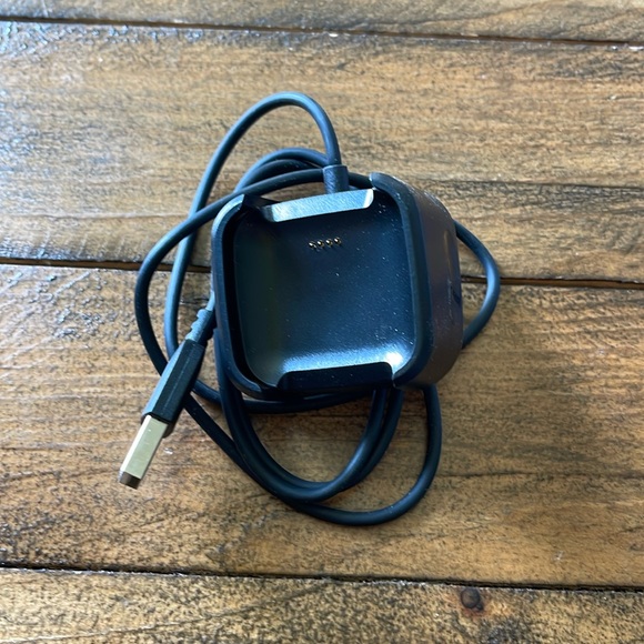 BRAND NEW FitBit Versa Charger for Versa 2 and 3. - Picture 1 of 1